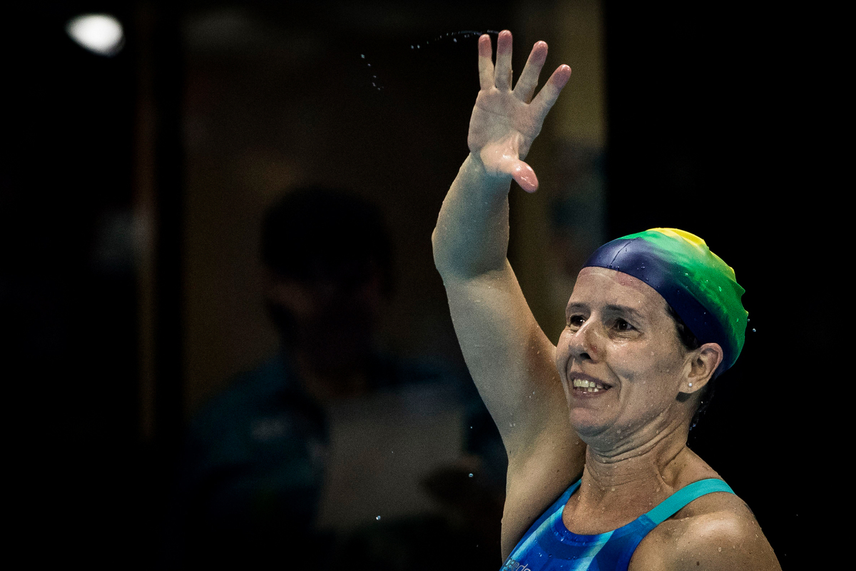 Susana Schnardorf waves to the audience at swim competition